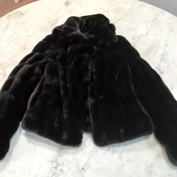 Neiman Marcus faux fur NWOT - Picture 4 of 10
